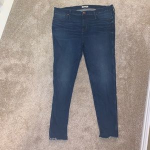 High waisted skinny jeans.